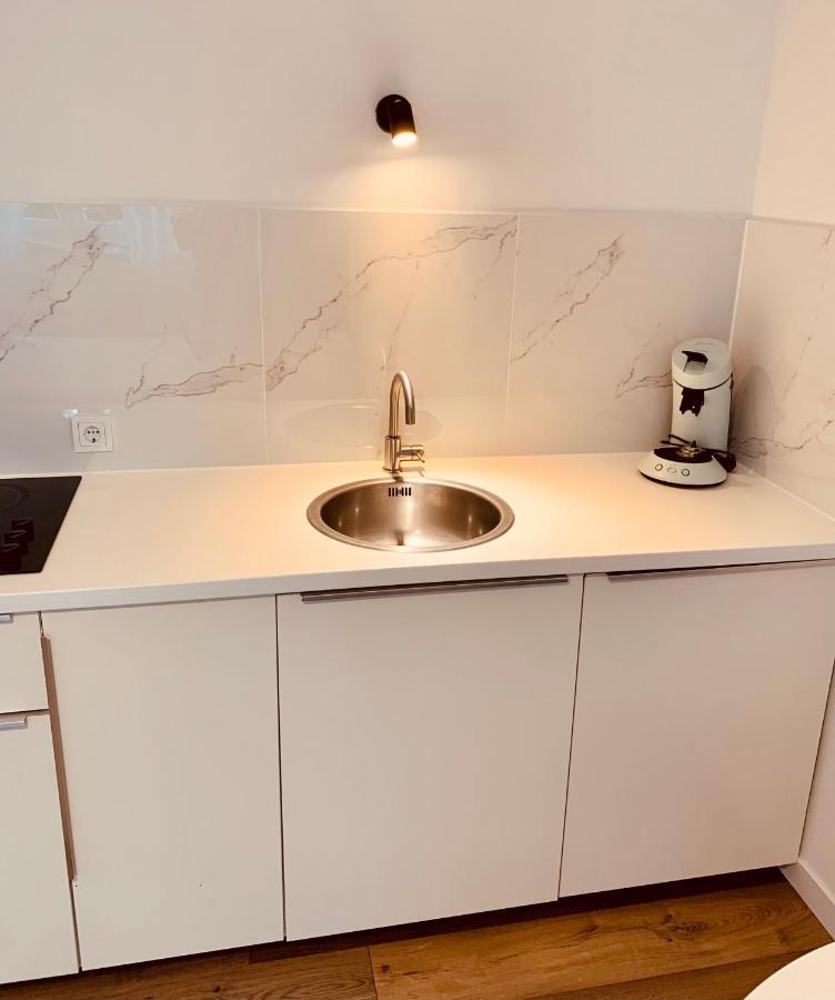 Gaestehaus Zur Uni Klinik Exklusives Apartment Mit Kueche Und Badezimmer Homburg  Buitenkant foto