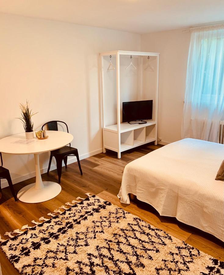 Gaestehaus Zur Uni Klinik Exklusives Apartment Mit Kueche Und Badezimmer Homburg  Buitenkant foto